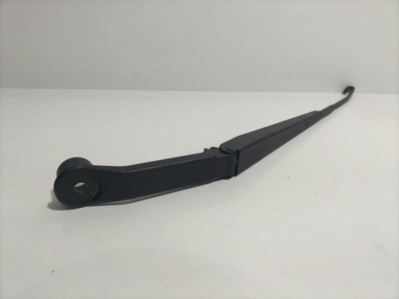 Recambio de brazo limpia delantero izquierdo para mitsubishi montero (v60/v70) 3.2 di-d instyle (5-ptas.) referencia OEM IAM 142