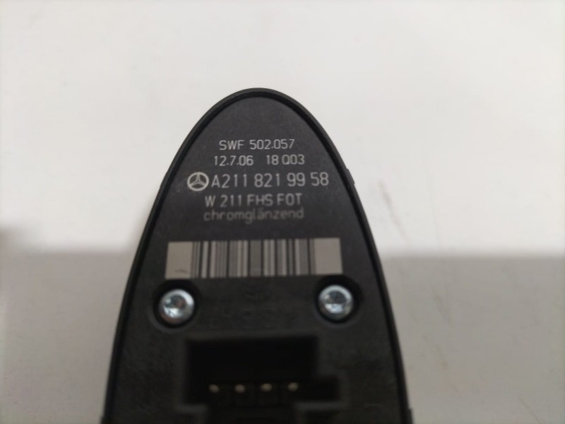 Recambio de mando elevalunas trasero derecho para mercedes-benz clase cls (w219) 320 cdi (219.322) referencia OEM IAM A211821995