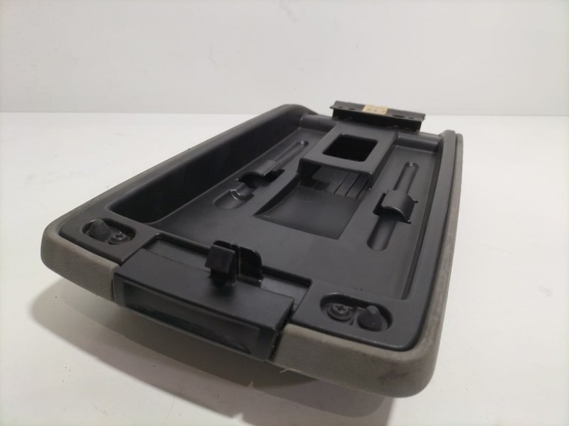 Recambio de apoyabrazos central para chrysler 300 c 3.0 crd referencia OEM IAM P1057280XDBAC 80065 R