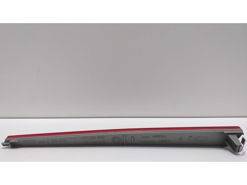 Recambio de catadioptrico trasero derecho para bmw x5 (e53) 3.0d referencia OEM IAM 6901572 52241 