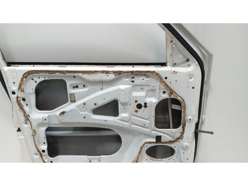 Recambio de puerta delantera izquierda para nissan terrano/terrano.ii (r20) aventura referencia OEM IAM 801011F231 72703 