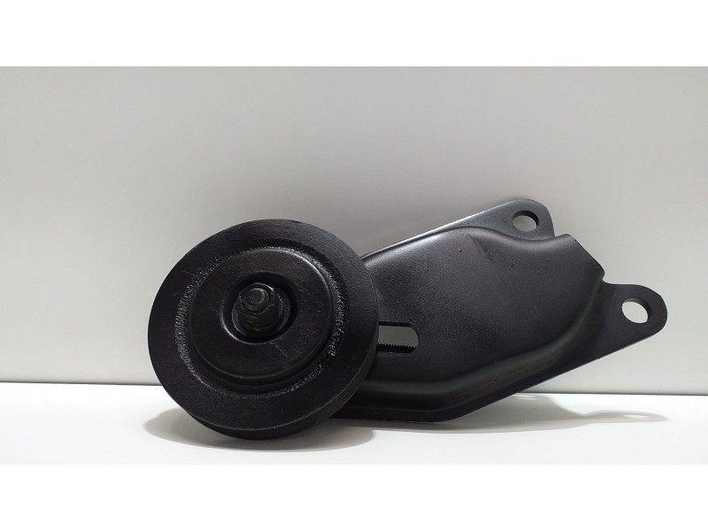 Recambio de rodillo tensor para toyota land cruiser j7 techo rigido motor toyota referencia OEM IAM D2L 52307 