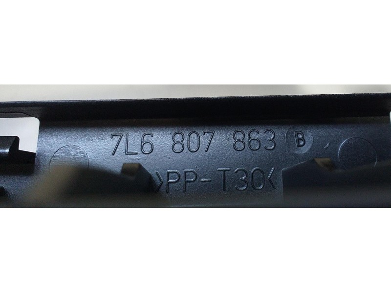 Recambio de molduras traseras para volkswagen touareg (7la) tdi v6 referencia OEM IAM 7L6807863B 52352 