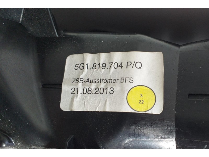 Recambio de rejilla aireadora para volkswagen golf vii lim. advance bluemotion referencia OEM IAM 5G1819704P 72824 R