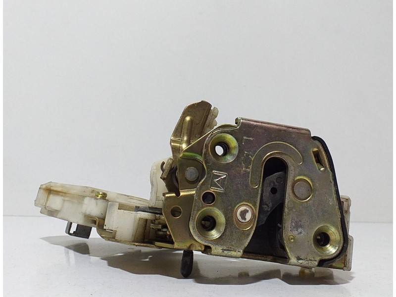 Recambio de cerradura puerta trasera izquierda para nissan terrano/terrano.ii (r20) comfort referencia OEM IAM 8255350J01 64377 