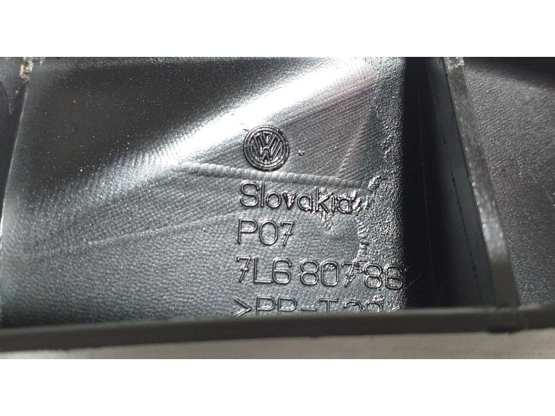 Recambio de molduras traseras para volkswagen touareg (7l6) v6 tdi referencia OEM IAM 7L6807862 64400 
