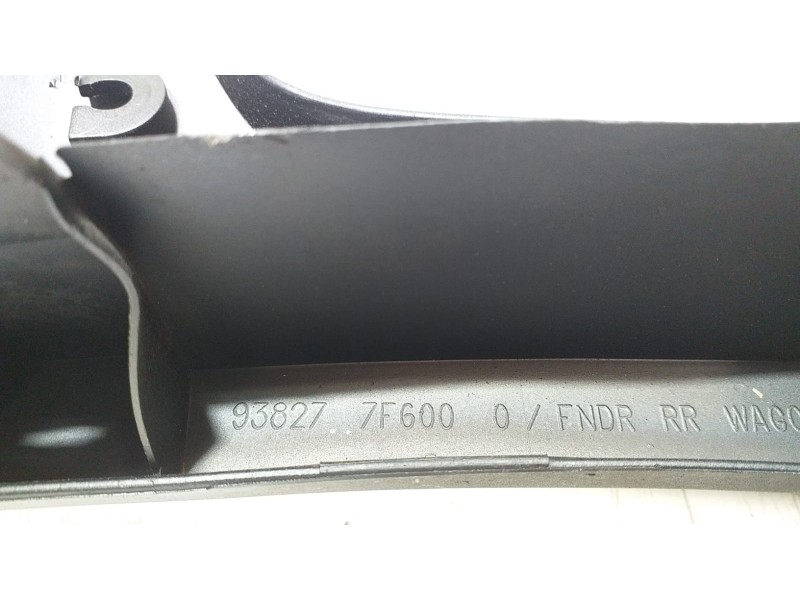 Recambio de aletin trasero izquierdo para nissan terrano/terrano.ii (r20) comfort referencia OEM IAM 938277F600 64411 