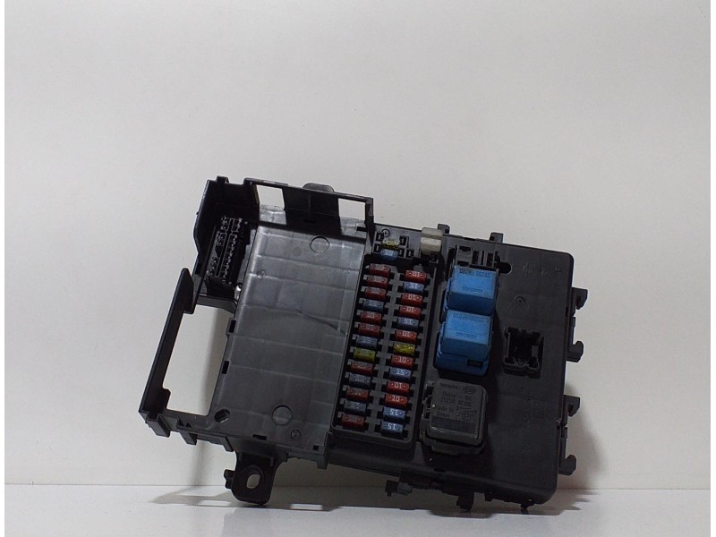Recambio de caja reles / fusibles para nissan terrano/terrano.ii (r20) comfort referencia OEM IAM TD27TI 64422 