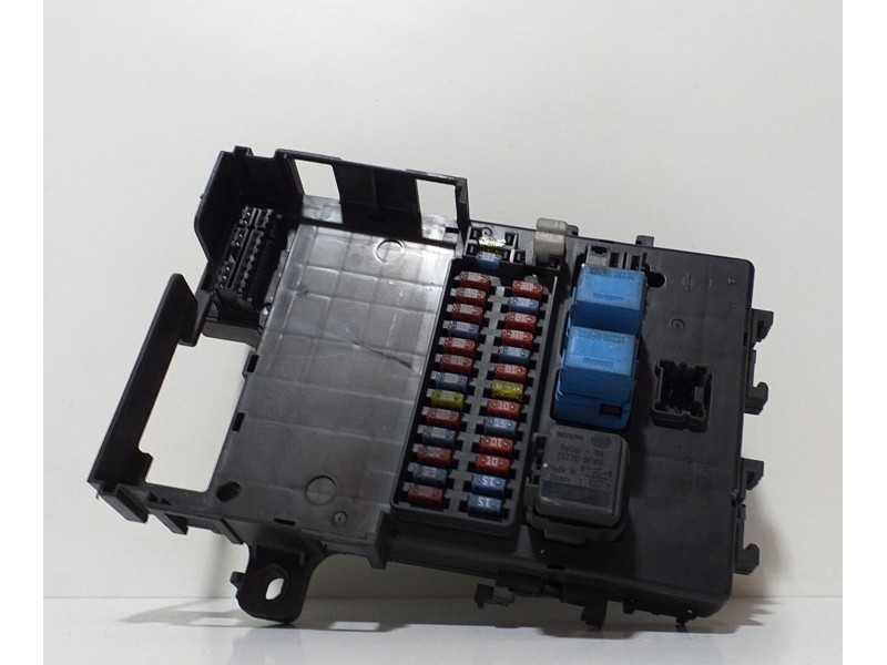 Recambio de caja reles / fusibles para nissan terrano/terrano.ii (r20) comfort referencia OEM IAM TD27TI 64422 