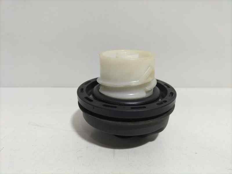 Recambio de tapon combustible para chrysler 300 c 3.0 crd referencia OEM IAM EXL 80131 R