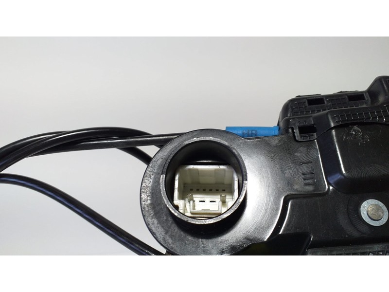 Recambio de cerradura puerta trasera izquierda para toyota auris luna+ referencia OEM IAM 6906042021 72932 R