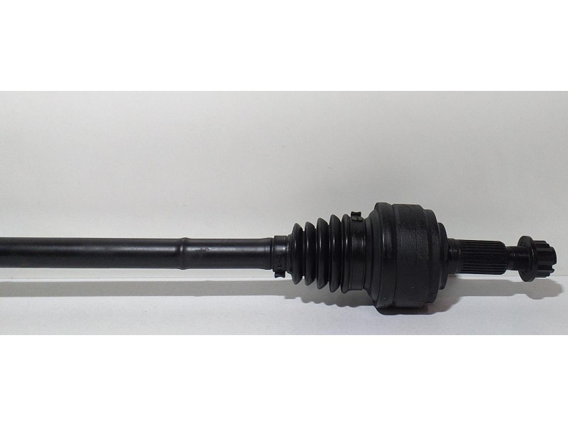 Recambio de transmision trasera derecha para volkswagen touareg (7l6) v6 tdi referencia OEM IAM 7L0501201B 64431 