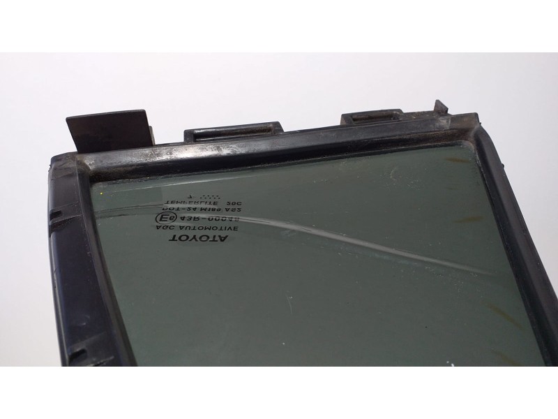 Recambio de luna custodia trasera derecha para toyota auris luna+ referencia OEM IAM 6818802090 72939 R