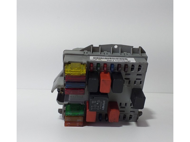 Recambio de caja reles / fusibles para fiat punto berlina (188) 1.2 8v referencia OEM IAM 46760253 72948 R