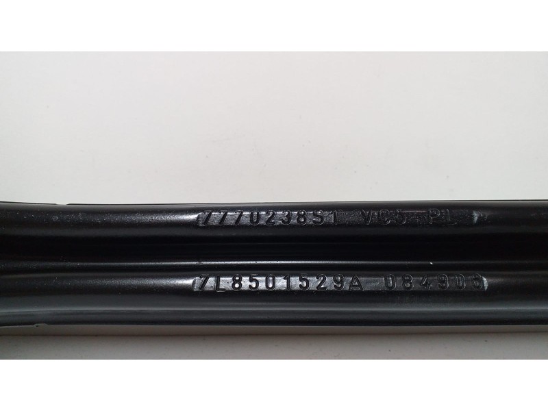 Recambio de brazo suspension inferior trasero izquierdo para volkswagen touareg (7l6) v6 tdi referencia OEM IAM 7L8501529A 64440