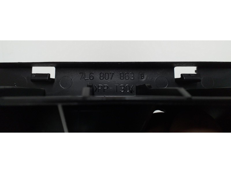 Recambio de molduras traseras para volkswagen touareg (7l6) v6 tdi referencia OEM IAM 7L6807863B 64473 