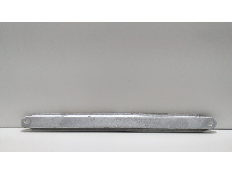 Recambio de travesaño inferior para porsche 911 (typ 996) carrera 4 cabrio referencia OEM IAM M9604 52518 