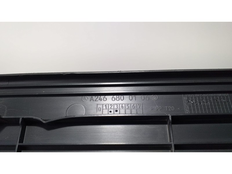 Recambio de molduras delanteras para mercedes-benz clase a (w176) a 200 cdi blueefficiency (176.001) referencia OEM IAM A2466800 Recambio de molduras delanteras para mercedes-benz clase a (w176) a 200 cdi blueefficiency (176.001) referencia OEM IAM A2466800
