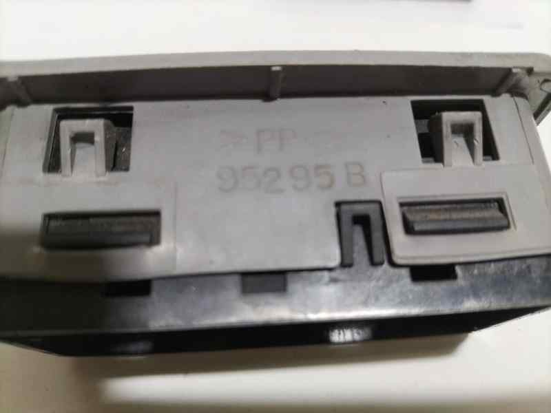 Recambio de mando elevalunas trasero derecho para chrysler 300 c 3.0 crd referencia OEM IAM 04602743AA 80152 R