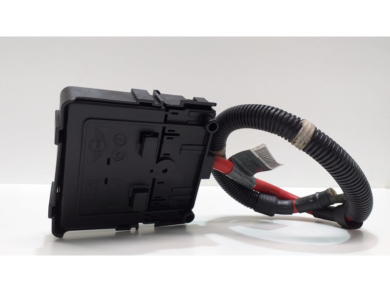 Recambio de caja reles / fusibles para mini countryman (r60) cooper referencia OEM IAM 9136723 52613 