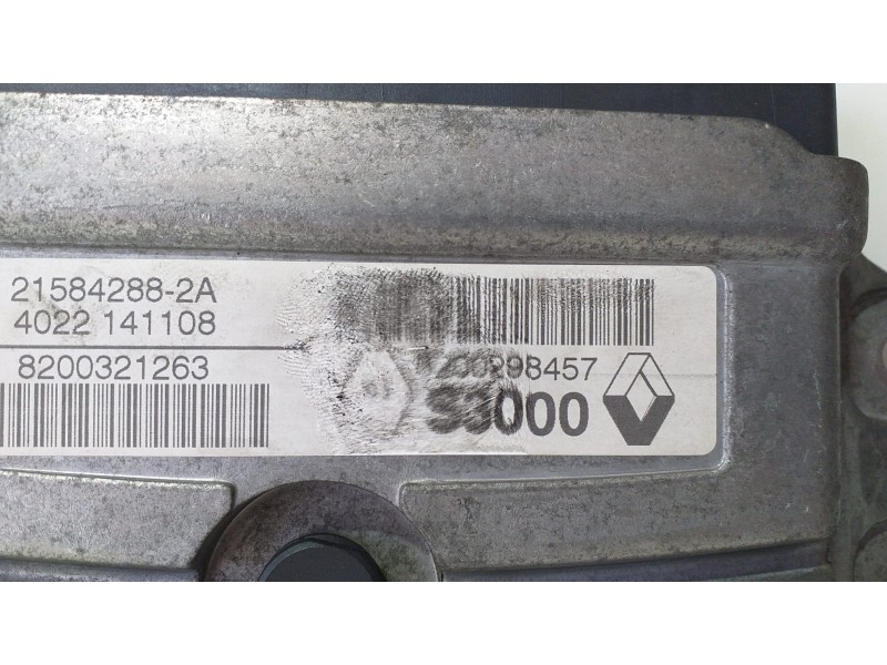 Recambio de centralita motor uce para renault megane ii berlina 3p confort authentique referencia OEM IAM 82000298457 73141 R