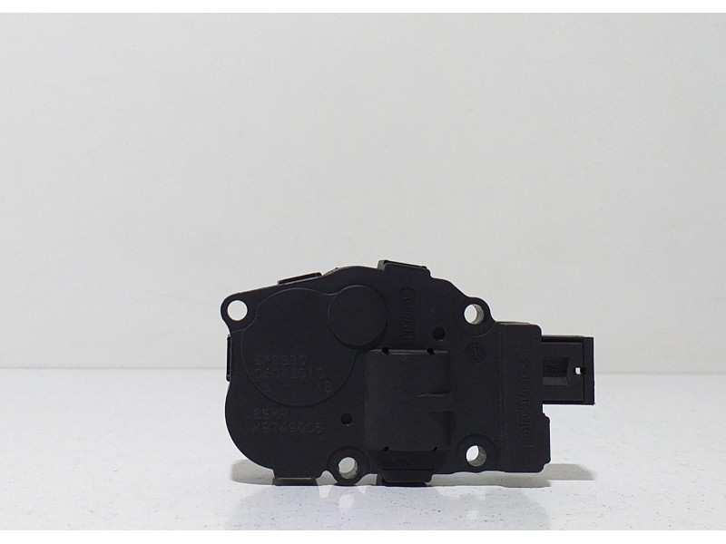 Recambio de motor apertura trampillas climatizador para audi q5 (8r) 2.0 tdi (125kw) referencia OEM IAM EFB330 64777 
