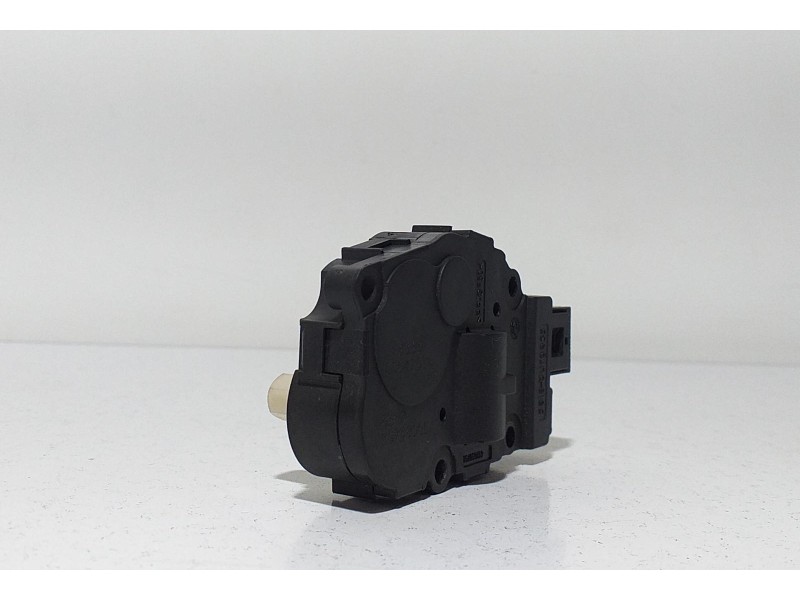 Recambio de motor apertura trampillas climatizador para audi q5 (8r) 2.0 tdi (125kw) referencia OEM IAM EFB330 64777 