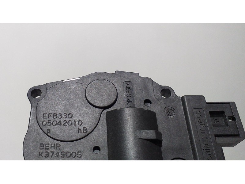 Recambio de motor apertura trampillas climatizador para audi q5 (8r) 2.0 tdi (125kw) referencia OEM IAM EFB330 64777 