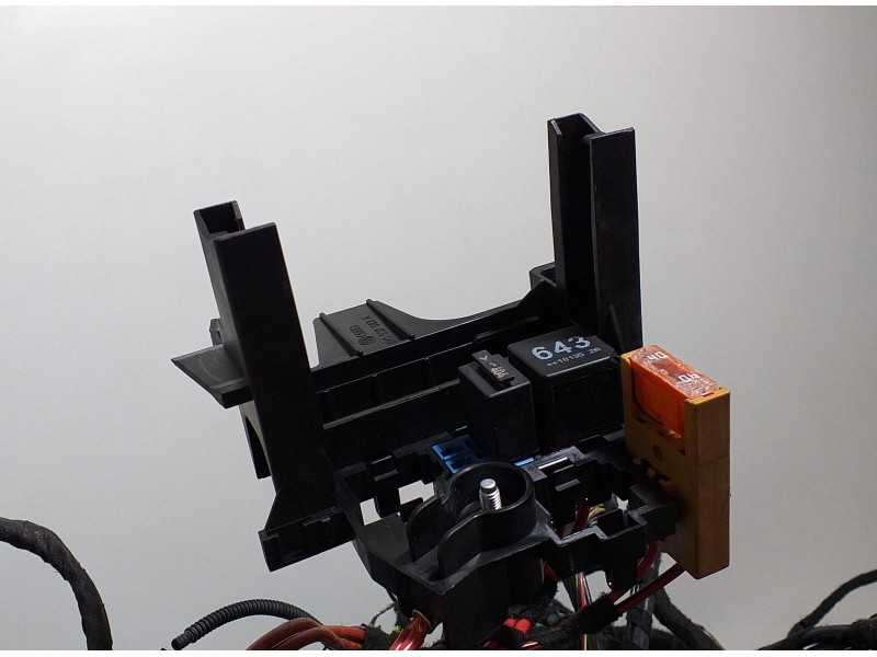 Recambio de caja reles / fusibles para audi q5 (8r) 2.0 tdi (125kw) referencia OEM IAM CAHA 64812 