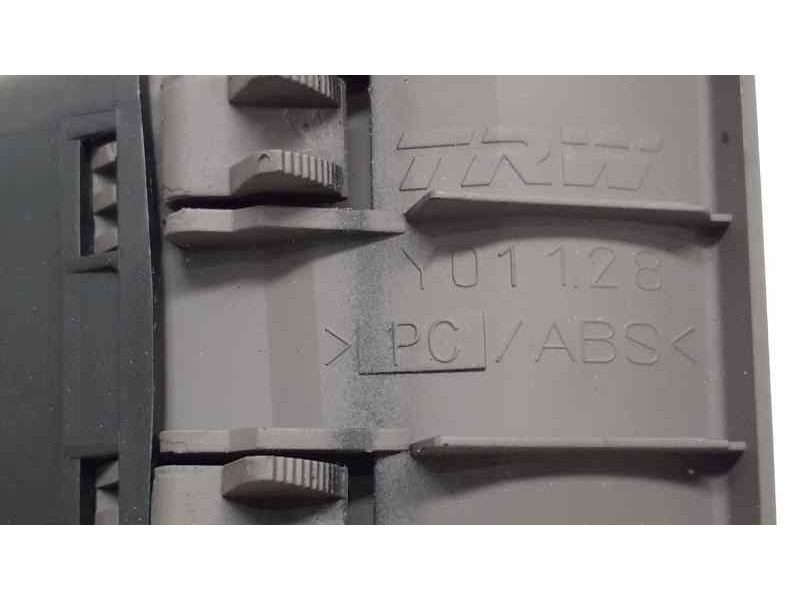 Recambio de rejilla aireadora para volvo s40 berlina 2.0 d summum referencia OEM IAM Y01128 39884 