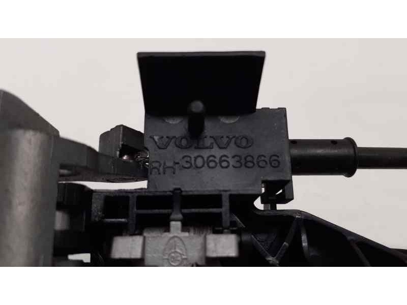 Recambio de maneta exterior delantera derecha para volvo s40 berlina 2.0 d summum referencia OEM IAM 30663865 39903 