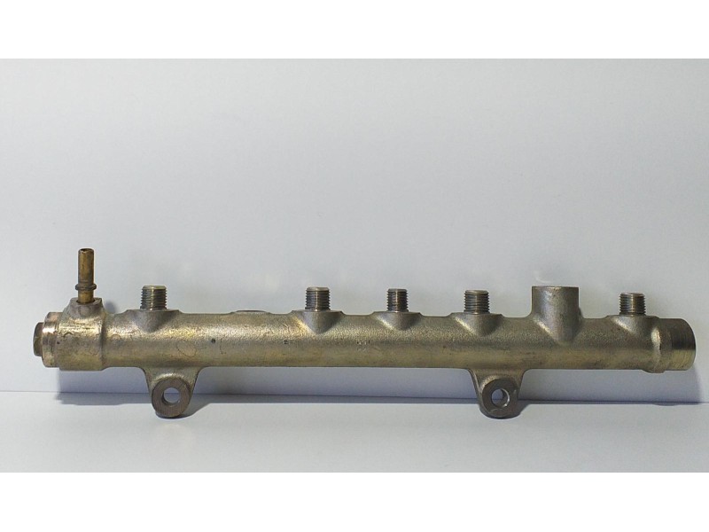 Recambio de rampa inyectora para renault scenic ii adventure by coronel tapiocca referencia OEM IAM 8200396999 73383 R