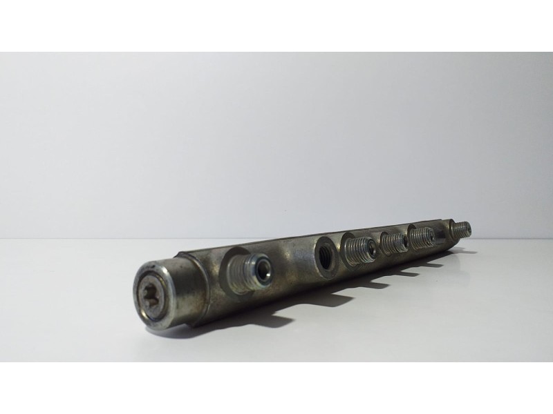 Recambio de rampa inyectora para renault megane i fase 2 gandtour (ka..) 1.9 dci century referencia OEM IAM 7700111013 73390 R