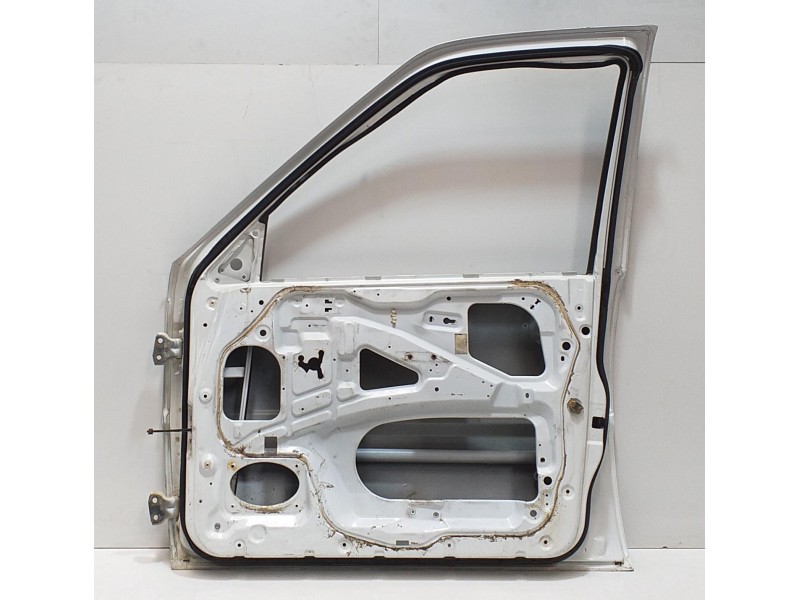 Recambio de puerta delantera derecha para nissan terrano/terrano.ii (r20) comfort plus referencia OEM IAM TD27TI 73410 