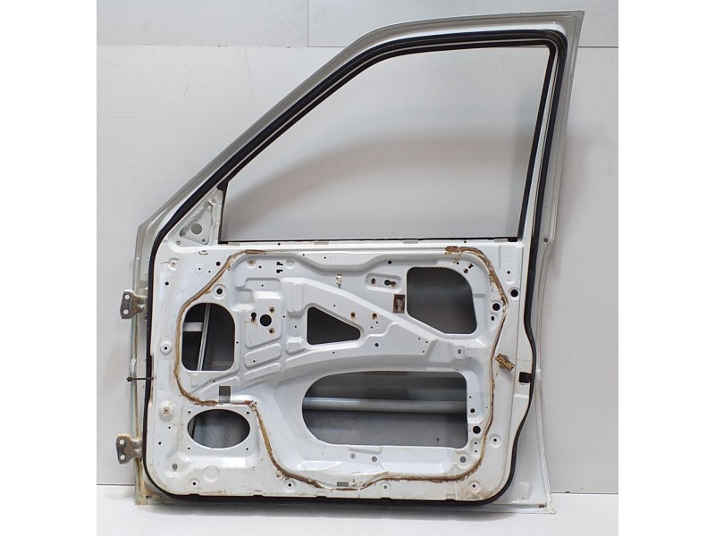 Recambio de puerta delantera derecha para nissan terrano/terrano.ii (r20) aventura referencia OEM IAM TD27TI 73416 