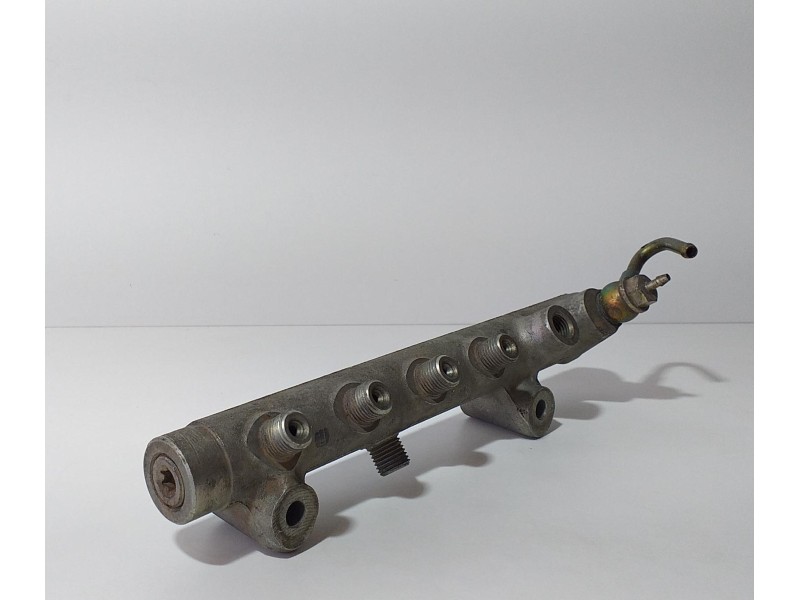 Recambio de rampa inyectora para opel astra h berlina elegance referencia OEM IAM 0445214049 73519 R