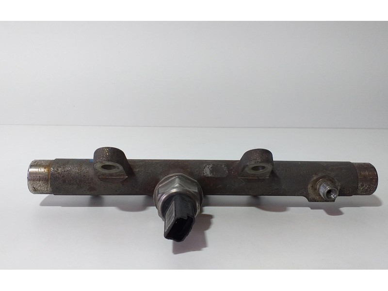 Recambio de rampa inyectora para renault megane ii berlina 3p confort authentique referencia OEM IAM 8200296867 73520 R