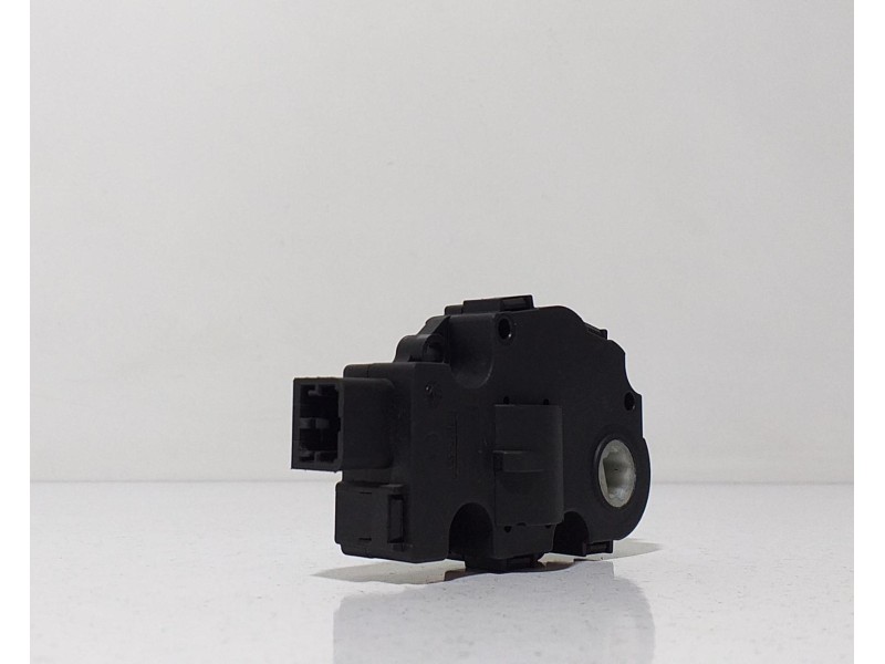 Recambio de motor apertura trampillas climatizador para bmw serie 3 coupe (e92) 320d referencia OEM IAM EFB331 65035 