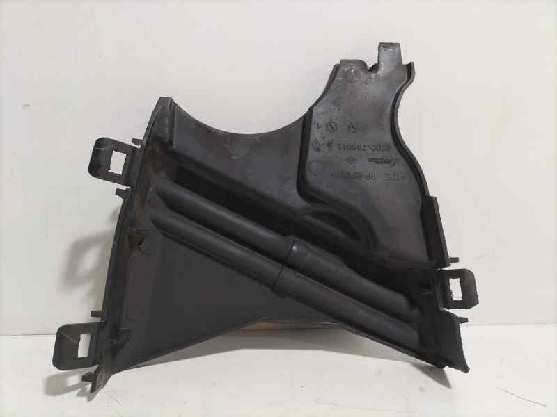 Recambio de moldura para renault megane iii berlina 5 p expression referencia OEM IAM 8200795012A 80533 