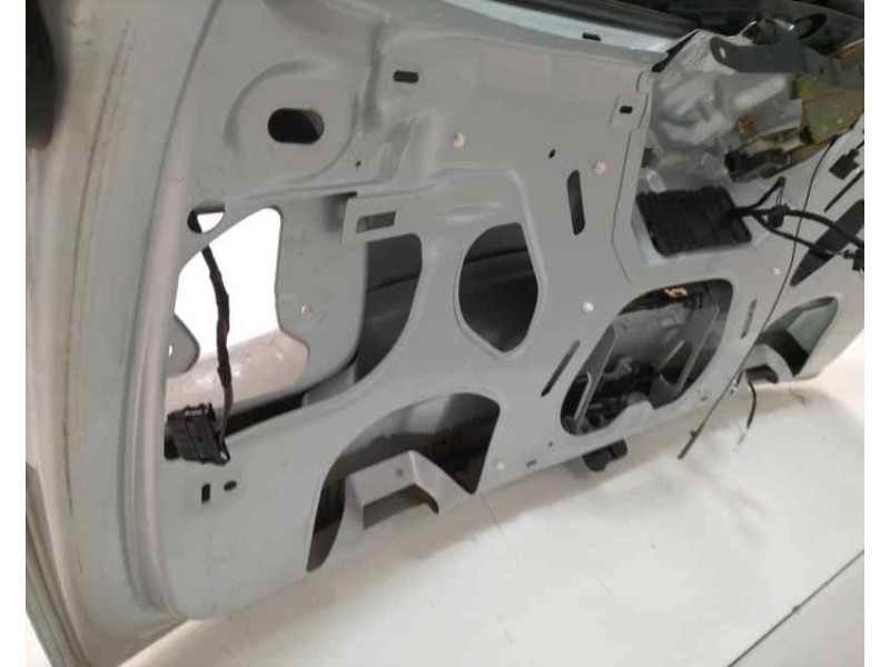 Recambio de porton trasero para volkswagen touareg (7la) v6 referencia OEM IAM 7L6827025AS 84583 