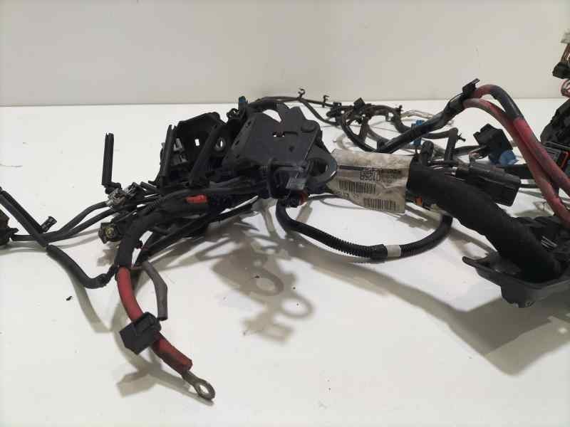 Recambio de caja reles / fusibles para renault megane iii berlina 5 p expression referencia OEM IAM 24010125R 80540 