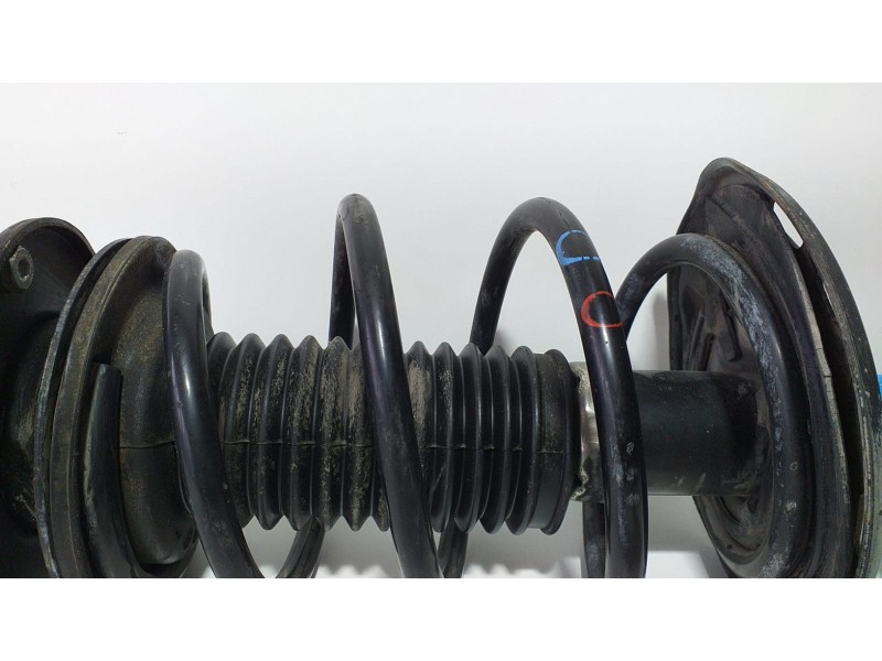 Recambio de amortiguador delantero izquierdo para toyota auris luna+ referencia OEM IAM 4852002390 73698 R