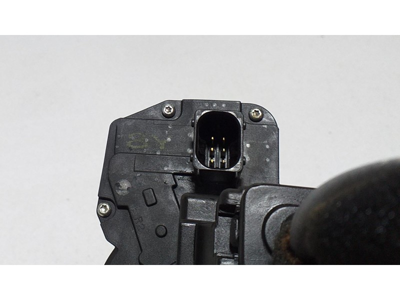 Recambio de cerradura puerta trasera derecha para chevrolet captiva 2.0 vcdi lt referencia OEM IAM 94551345 65218 