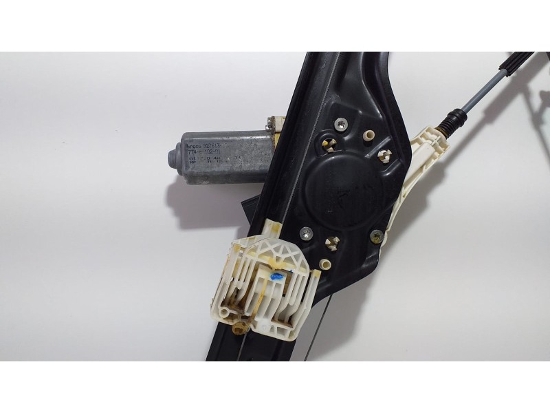 Recambio de elevalunas delantero izquierdo para bmw x5 (e70) xdrive30d referencia OEM IAM 7137019S 73820 R