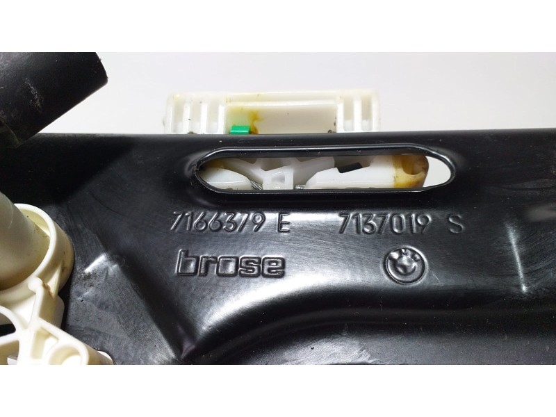 Recambio de elevalunas delantero izquierdo para bmw x5 (e70) xdrive30d referencia OEM IAM 7137019S 73820 R
