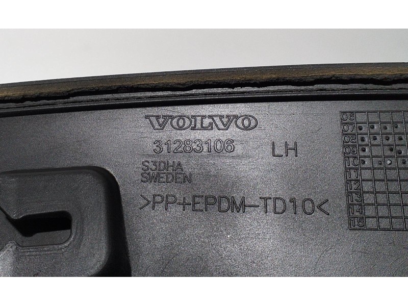 Recambio de aletin trasero izquierdo para volvo xc70 kinetic awd referencia OEM IAM 31283106 65388 
