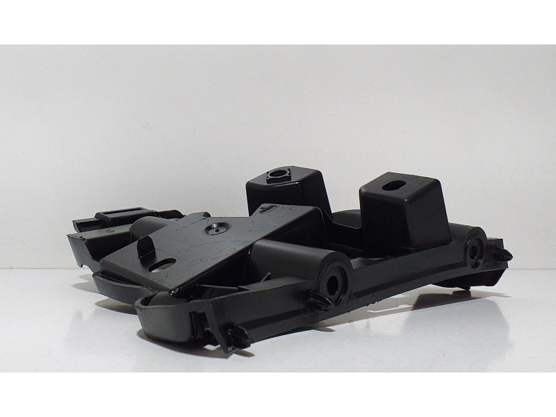 Recambio de guia paragolpes delantera izquierda para volvo xc70 kinetic awd referencia OEM IAM 31214960 65417 