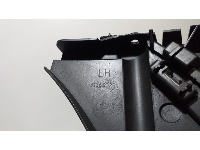 Recambio de molduras traseras para volvo xc70 kinetic awd referencia OEM IAM 30678703 65423 