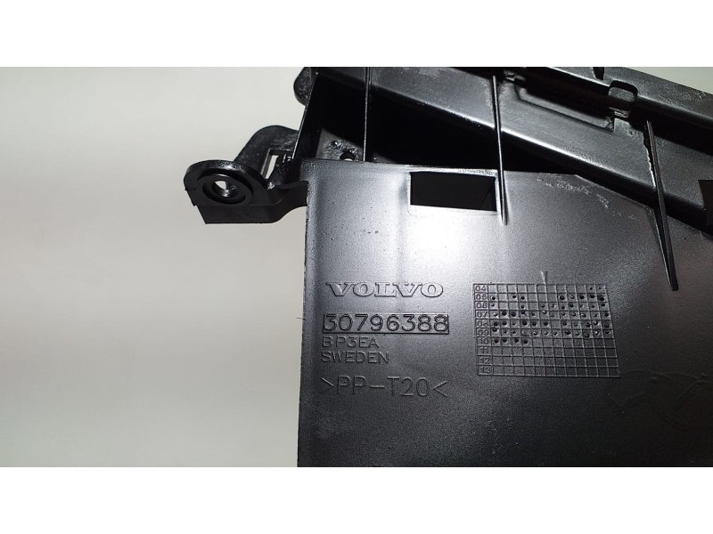 Recambio de guia paragolpes delantera derecha para volvo xc70 kinetic awd referencia OEM IAM 30796388 65424 