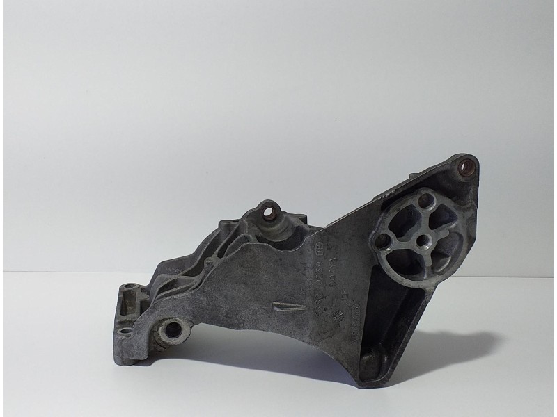 Recambio de soporte alternador para jaguar xj 2.7 d xj6 executive referencia OEM IAM 4R8Q10239DB 73881 R